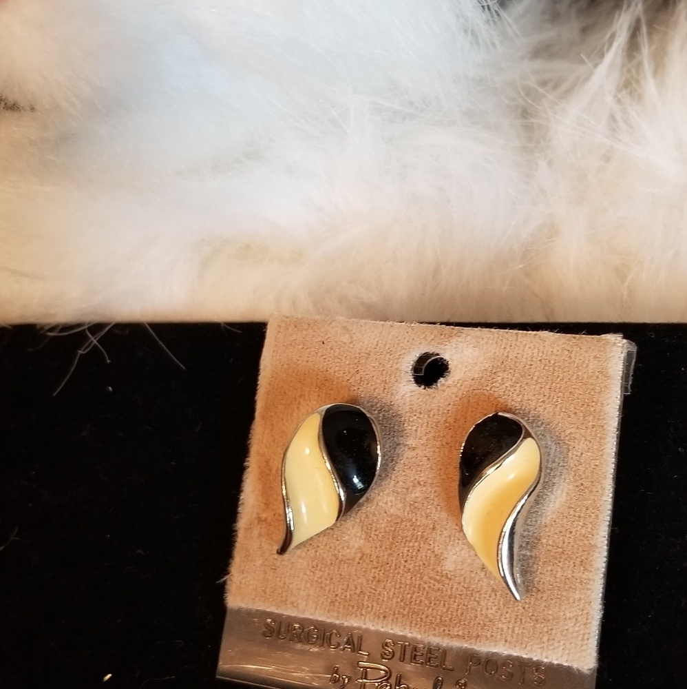 NWT Pakula black and yellow teardrop earrings